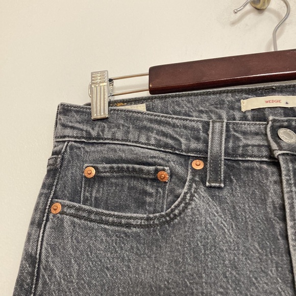 Levi's Jeans Womens 27 x 28 Gray Wedgie Fit High Rise Taper Leg - Picture 5 of 14